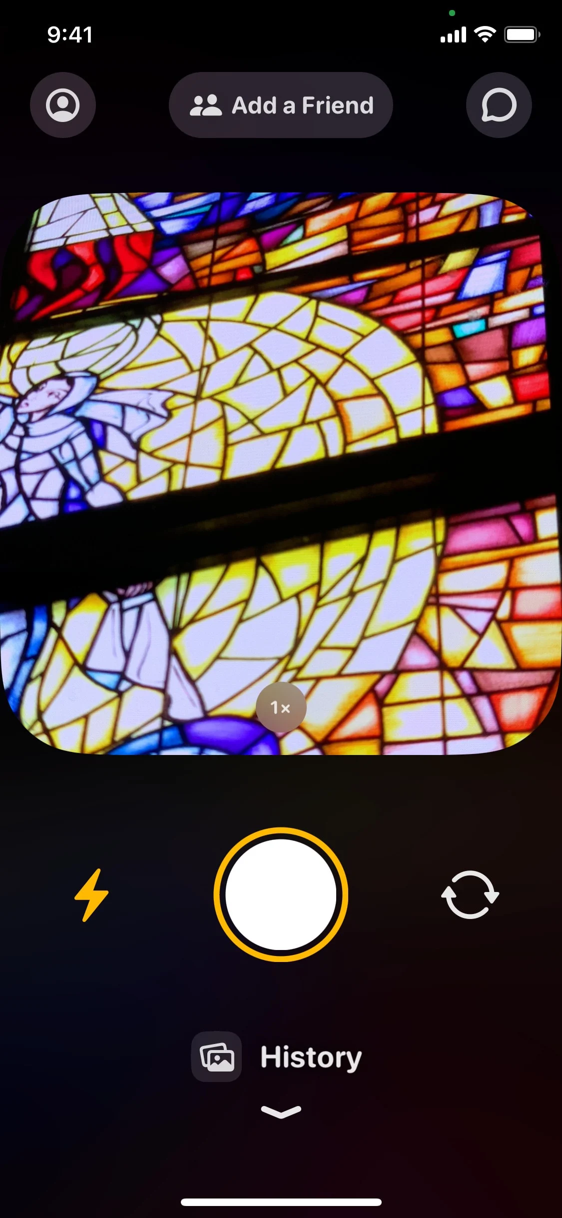 Locket Widget UI Design Screenshot: Live Photos from Best Friends on Home Screen
